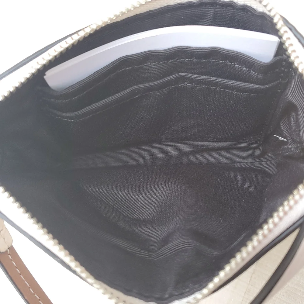 NWT COACH SNOOPY leather wristlet F65193 - Picture 7 of 7